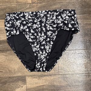 Floral Black and white Women's Swim Bottom sz lg